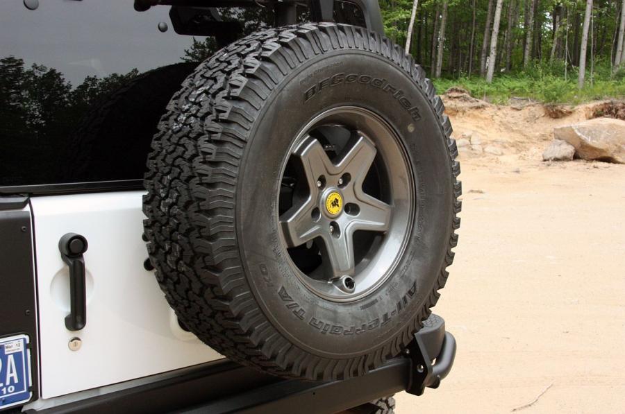  Jeep Wrangler Hemi AEV 2011 года  (фото 22 из 58)
